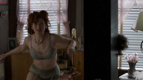 Debra Messing - Nude & Sexy Videos in A Walk in the Clouds (1995)