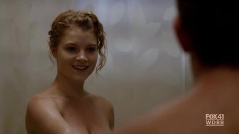 Sarah Jones - Nude & Sexy Videos in Lone Star s01e02 (2010)
