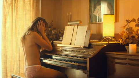 Jessie Andrews - Nude & Sexy Videos in Hot Summer Nights (2017)