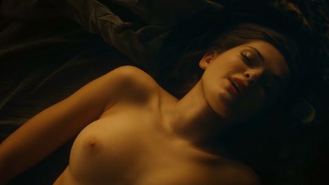 Caroline Hartig - Nude & Sexy Videos in Schattenmoor s01e04 (2019)