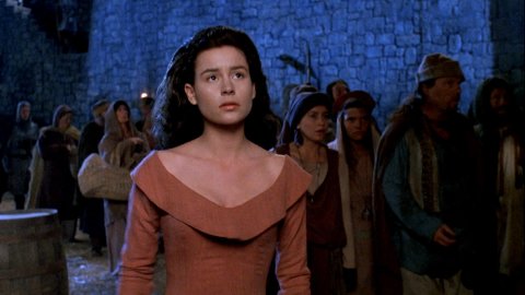 Embeth Davidtz - Nude & Sexy Videos in Army of Darkness (1992)