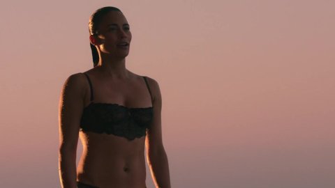 Paula Patton - Nude & Sexy Videos in Traffik (2018)