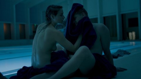 Niamh Algar - Nude & Sexy Videos in MotherFatherSon s01e07 (2019)
