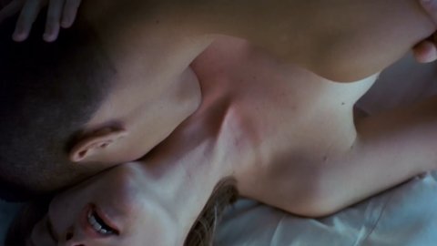Kirsten Dunst - Nude & Sexy Videos in Crazy/Beautiful (2001)
