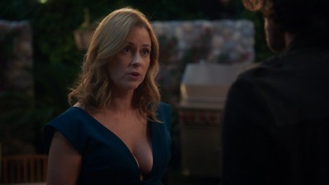 Jenna Fischer - Nude & Sexy Videos in Splitting Up Together s01e04 (2018)