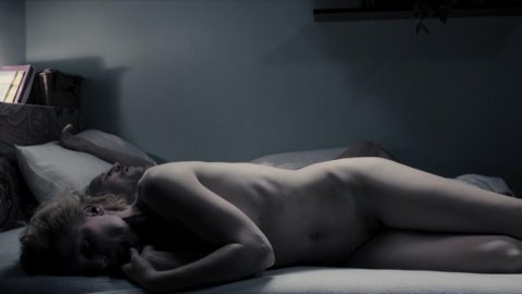 Julia Kijowska - Nude & Sexy Videos in United States of Love (2016)