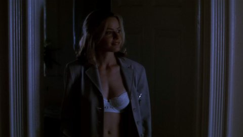 Elisabeth Shue - Nude & Sexy Videos in The Saint (1997)
