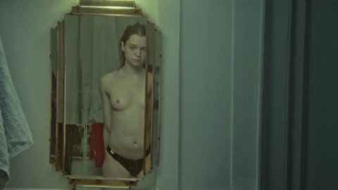 Esme Creed-Miles - Nude & Sexy Videos in Jamie (2020)