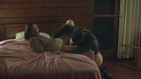 Hannah Gross, Lowell Hutcheson - Nude & Sexy Videos in The Mountain Between Us (2018)