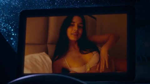 Jessica Gomes - Nude & Sexy Videos in Father Figures (2017)