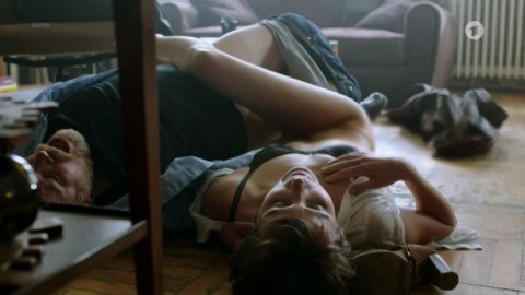 Julia Koschitz - Nude & Sexy Videos in Harter Brocken: Der Bankraub (2017)