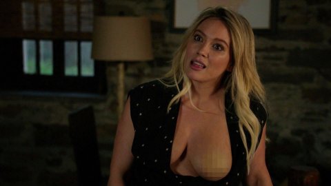 Hilary Duff - Nude & Sexy Videos in Younger s04e03 (2017)