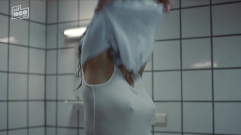 Veerle Baetens - Nude & Sexy Videos in Tabula Rasa s01 (2017)