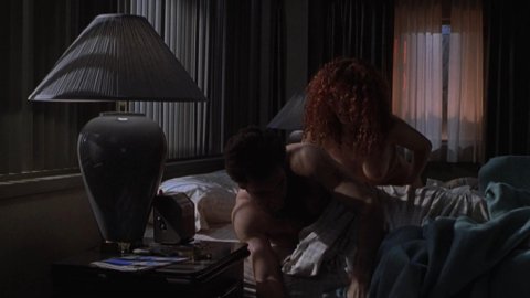 Maria Bello, Amanda Kravat - Nude & Sexy Videos in Duets (2000)