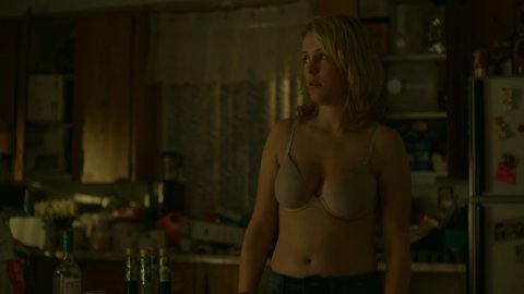 Charlotte Aubin - Nude & Sexy Videos in Crème de menthe (2017)