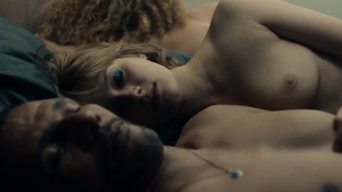 Sarah Pasquier, Nadia Tereszkewicz - Nude & Sexy Videos in Persona non grata (2019)