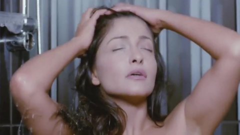 Ola Ghanem - Nude & Sexy Videos in Feelings (2010)