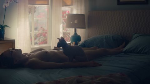 Julianne Moore - Nude & Sexy Videos in Gloria Bell (2018)