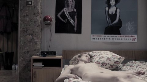 Marta Nieradkiewicz - Nude & Sexy Videos in United States of Love (2016)