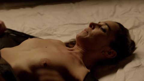 Juana Viale - Nude & Sexy Videos in Edha s01e05-06 (2018)