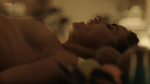 Belen Lopez, Lisi Linder - Nude & Sexy Videos in Mar de plástico s01e04 (2015)