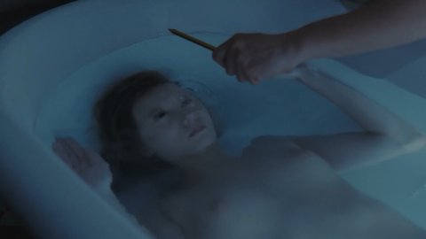 Alba Ribas, Mireia Oriol, Laia Manzanares - Nude & Sexy Videos in Waste (2016)