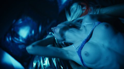 Sydney Sweeney, Zendaya, Hunter Schafer - Nude & Sexy Videos in Euphoria s01e07 (2019)