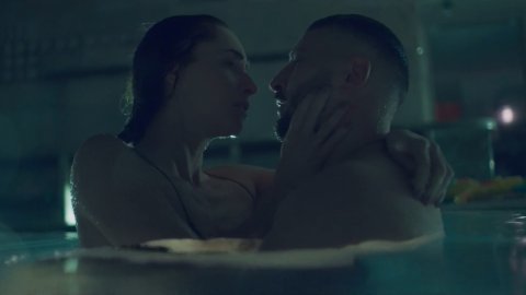 Kim Riedle - Nude & Sexy Videos in Skylines s01e06 (2019)