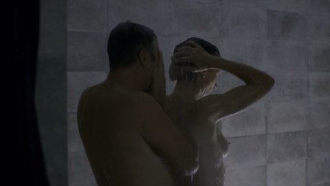 Sophie Gomez - Nude & Sexy Videos in Monarca s01e04, e07 (2019)