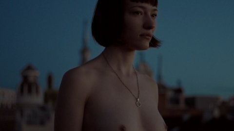 Nerea Revilla Merino - Nude & Sexy Videos in Gold (2017)