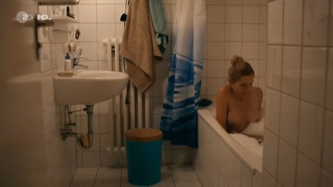 Annika Blendl - Nude & Sexy Videos in Kommissarin Heller s01e02 (2014)