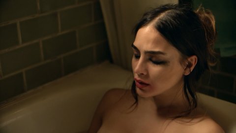 Melissa Barrera - Nude & Sexy Videos in Vida s02e07 (2019)