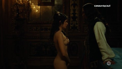 Daphne Patakia - Nude & Sexy Videos in Versailles s03e04 (2018)