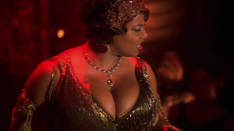 Queen Latifah - Nude & Sexy Videos in Chicago (2002)