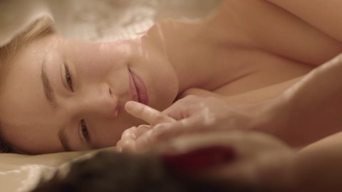 Zofia Wichlacz - Nude & Sexy Videos in World on Fire s01e01 (2019)
